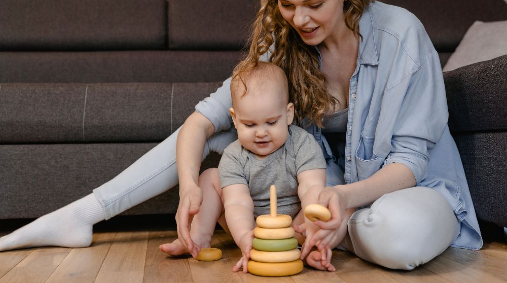 Mom Hacks to Keep Baby Busy - innobaby