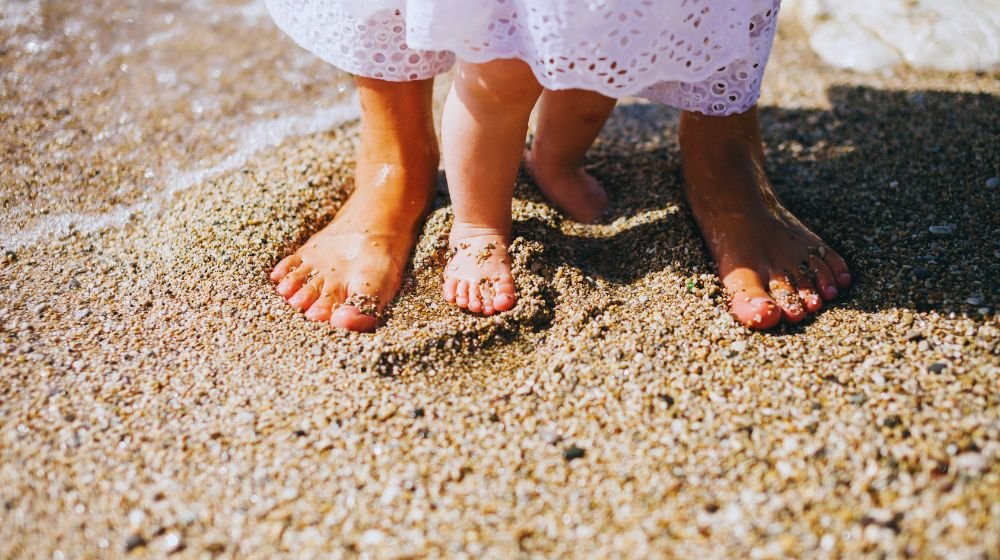NEW MOM HACKS: Beach Day Tips & Essentials - innobaby